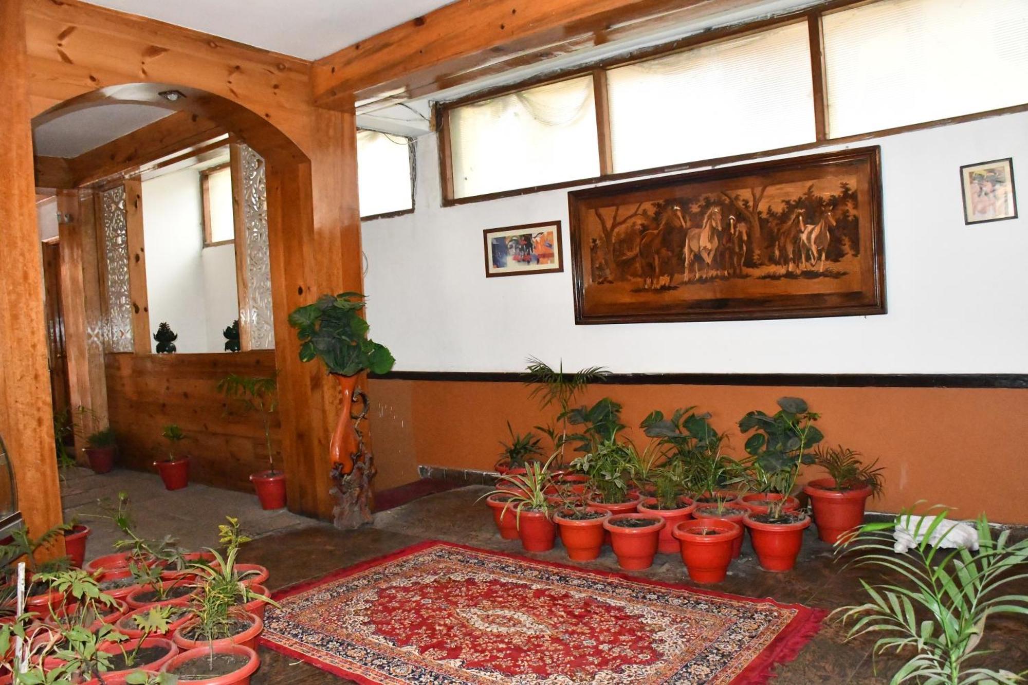 The Whispering Inn Resort And Bar Manāli Екстериор снимка