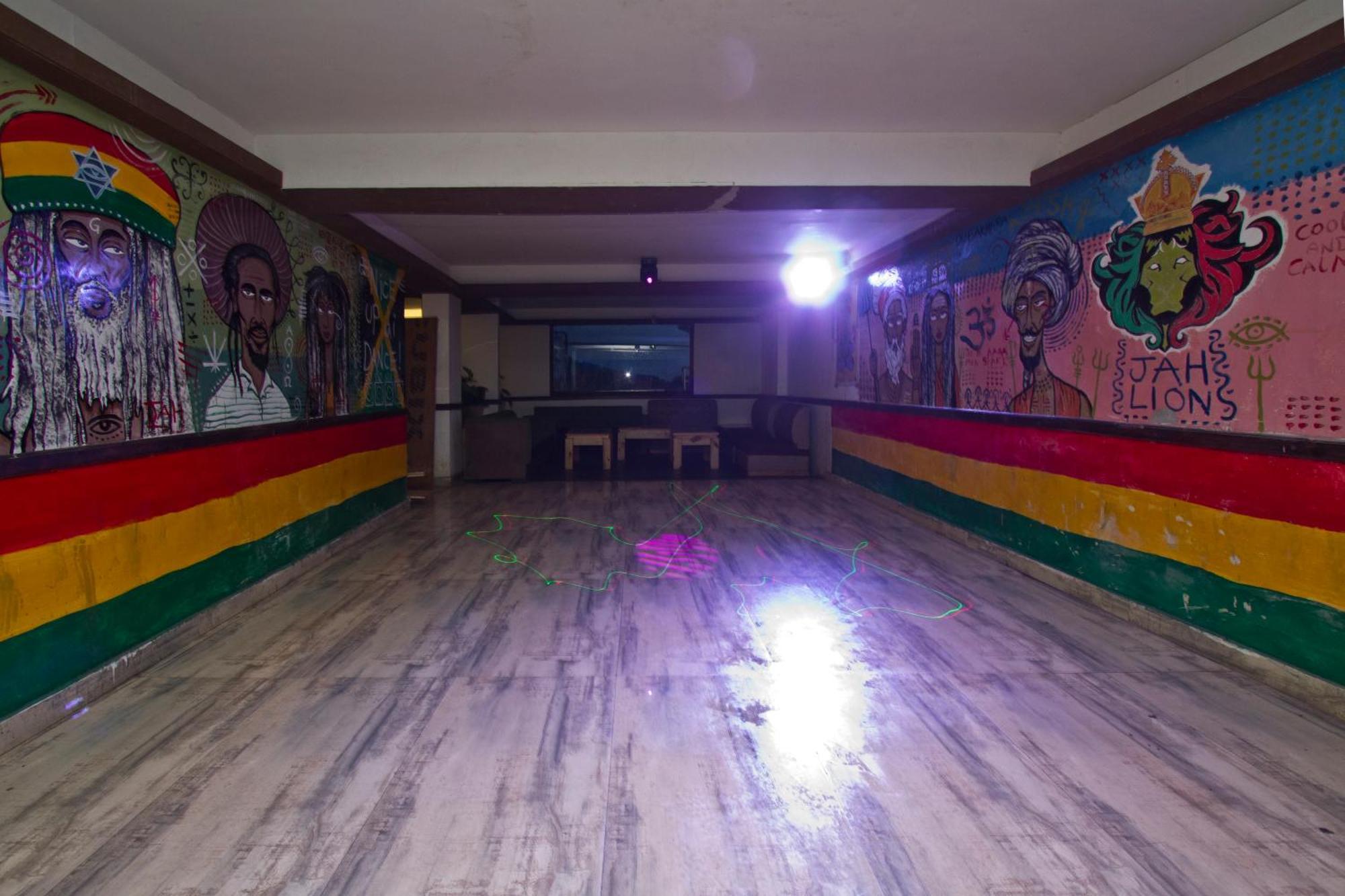 The Whispering Inn Resort And Bar Manāli Екстериор снимка